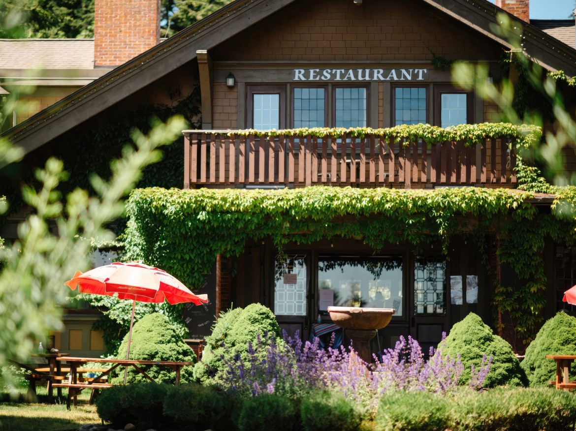 Black Goose Inn restaurant at Beach Acres Resort